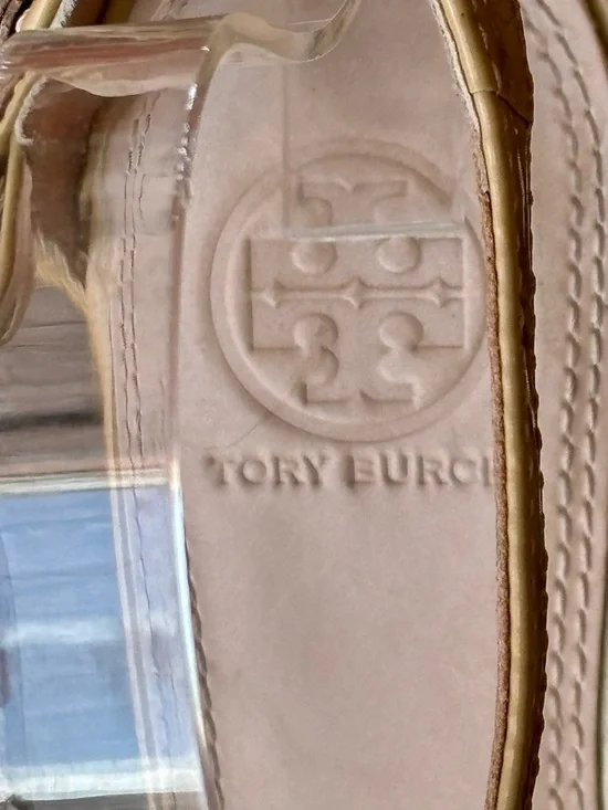 Tory Burch Beige Neutral Patent Leather Ankle Strap Bow Logo Heels Sz 7 - Picture 4 of 10
